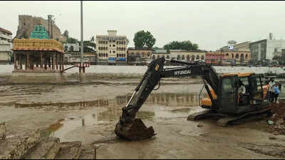 Desilting of Rockfort Teppakulam begins after 30 years