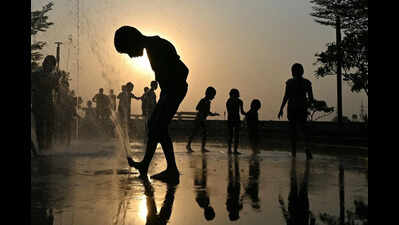  Heat grip weakens as mercury falls to near normal