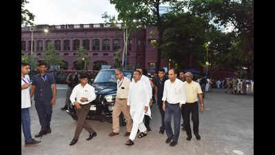 CM, health officials discuss state-centre hosp bed tie-up