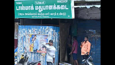 Tasmac bar owners’ association protests closure of liquor shops, says officials didn’t conduct proper study