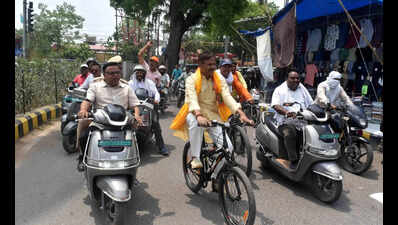 BJP functionaries use bike, cycle to reach office