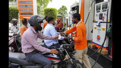 ‘Abki Baar, Petrol Rs 100 Paar’: Warring takes dig at Centre over Rs 3 fuel hike