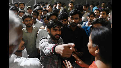 LU teacher offers to leak exam paper to girl student in exchange of ‘favours’