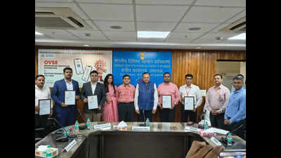 UIDAI CEO visits Lko office