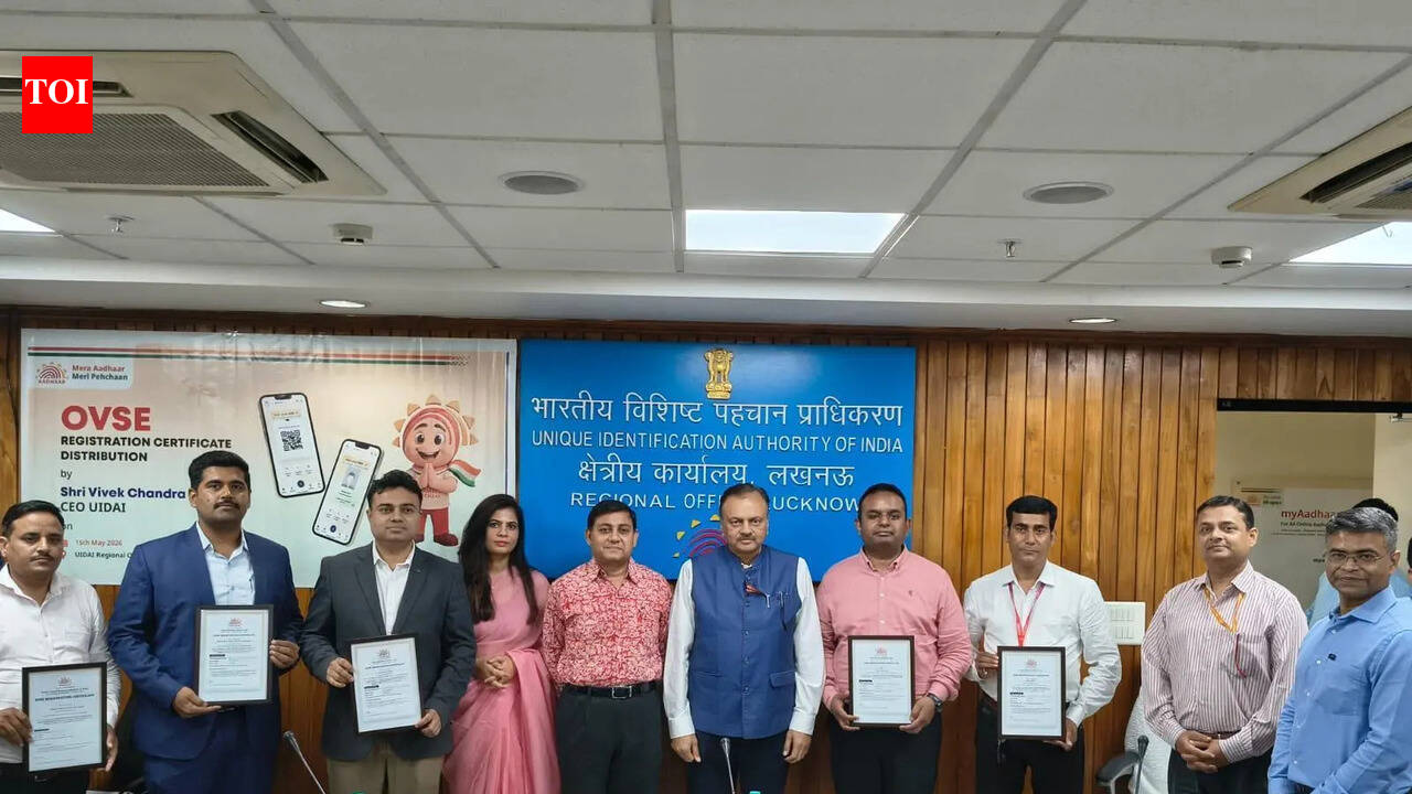 UIDAI CEO visits Lko office? — GLOBAL — ERYU PROJECT