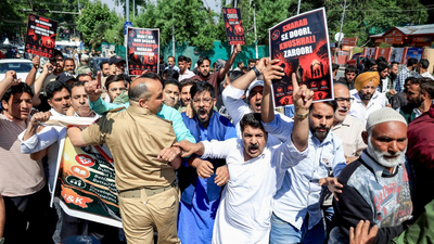 BJP stages protest outside Omar’s residence for liquor prohibition in Kashmir