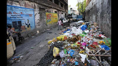 Garbage dumping chokes Paltan Bazaar’s Raja Road