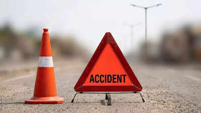 4 killed in road accident in Andhra Pradesh's Kakinada district