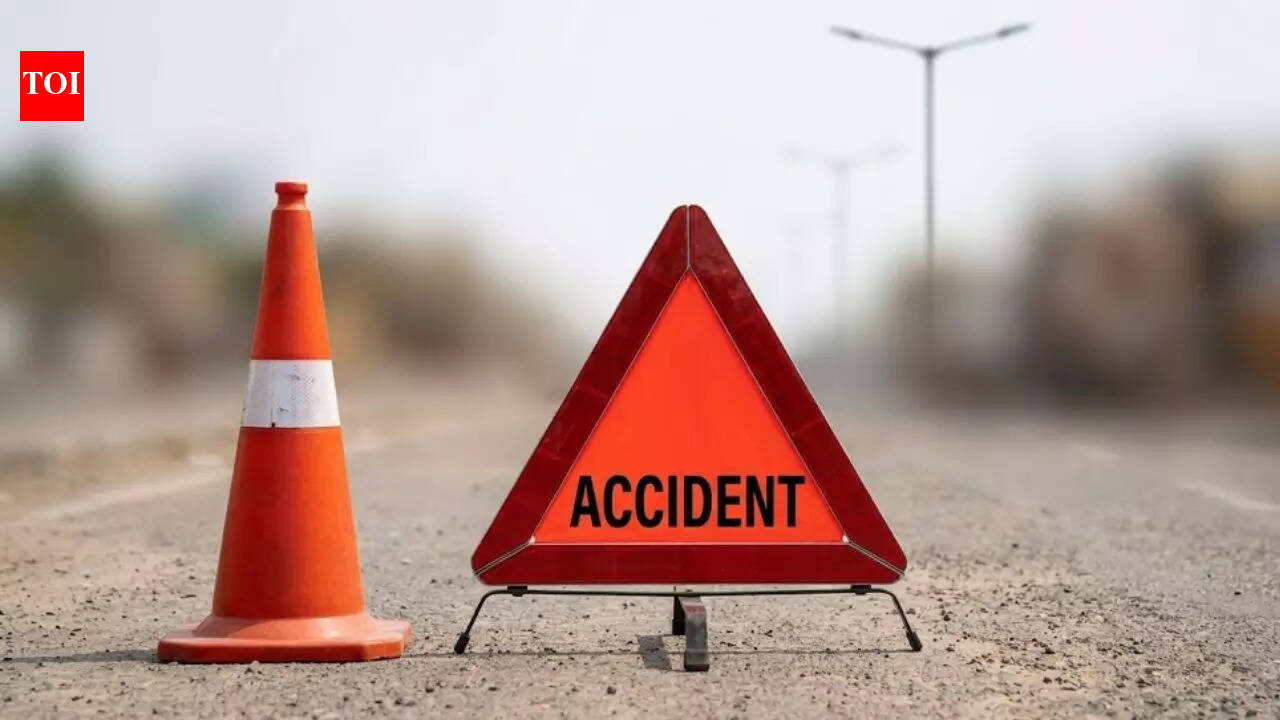 4 killed in road accident in Andhra Pradesh's Kakinada district