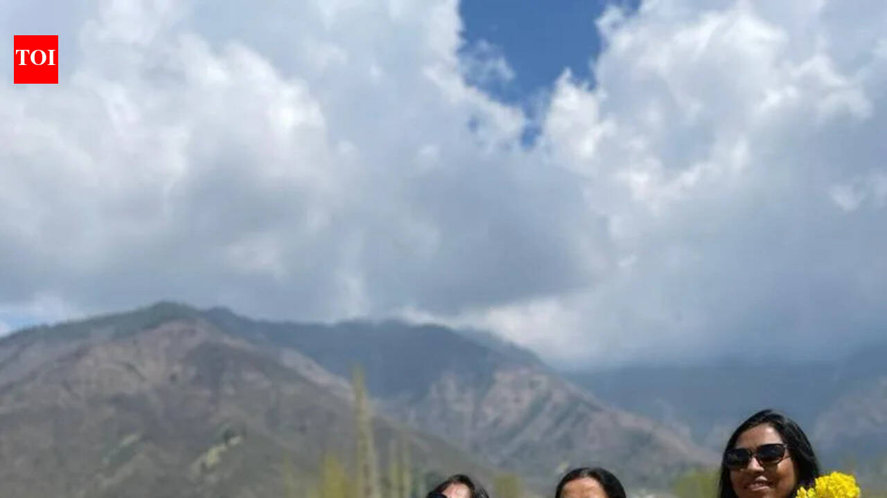 The Sisterhood of Travelling Strangers