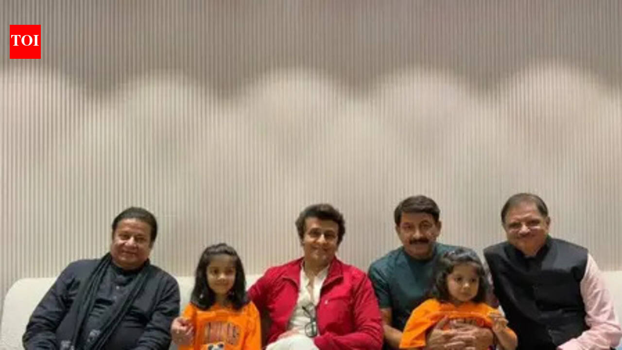 Anup Jalota and Sonu Nigam visit Manoj Tiwari's home, call it a 'warm and memorable' experience