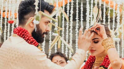 Mouni Roy keeps wedding pictures with Suraj Nambiar on socials; Old romantic posts go viral after divorce announcement