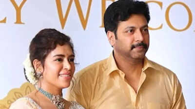 'Friends kulla epadi breakup?' Netizens troll Ravi Mohan and Keneeshaa after viral post