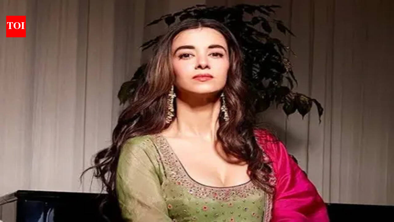 Saba Azad Challenges the Concept of 'Alpha Male' as a Patriarchal Idea | -  The Times of India