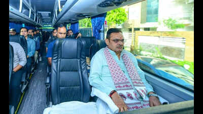CM travels by electric bus for Gram Vikas Chaupal in Thikariya