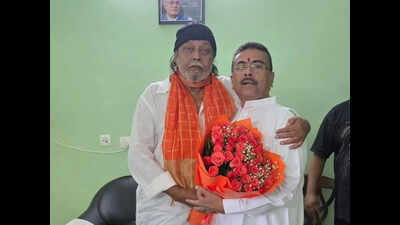 Suvendu meets Mithun at actor’s New Town home