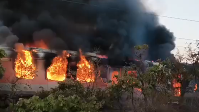 Fire breaks out on Thiruvananthapuram–Hazrat Nizamuddin Rajdhani Express near Ratlam, passengers evacuated