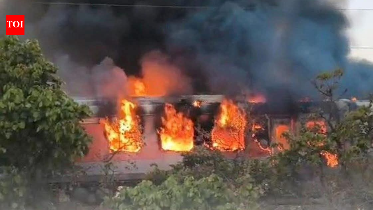 Fire breaks out on Trivandrum-Delhi Rajdhani Express near Ratlam; relief van later flips into gorge