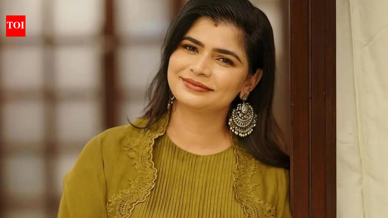 Chinmayi on how dubbing for Trisha in 'Karuppu' triggered 'Leo' memories