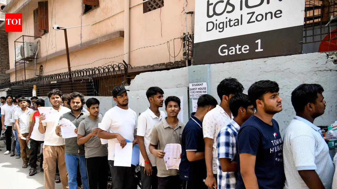 JEE Advanced 2026 Review: Students call paper moderate; say Physics manageable, Maths lengthy- Watch