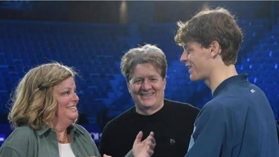 World No. 1 Jannik Sinner’s mother suddenly leaves during Daniil Medvedev clash as father Hanspeter grabs fans attention