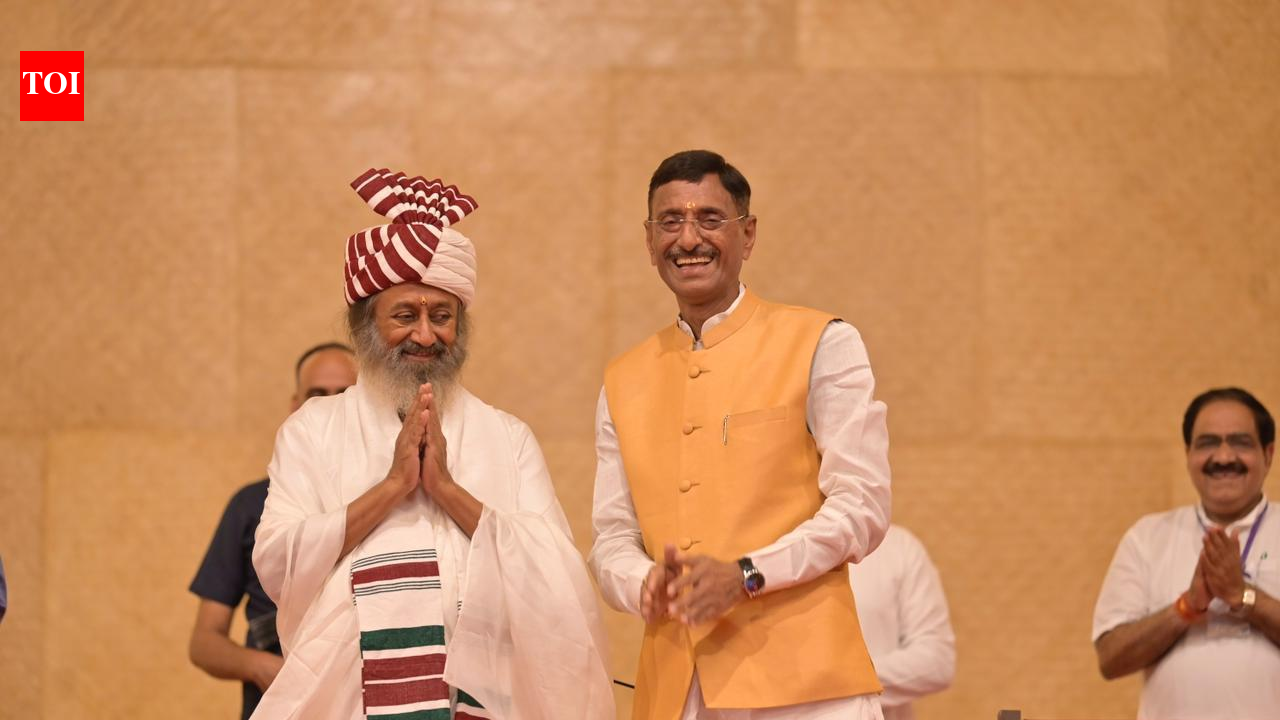 Sri Sri Ravi Shankar’s Art of Living marks 45 years; Karnataka governor, Union MoS attend celebrations