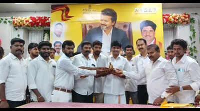 100 lawyers join TVK in Karur