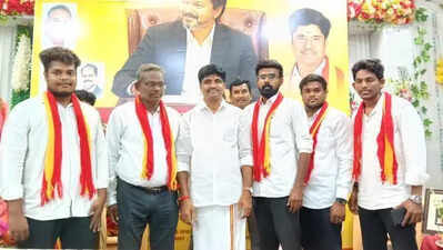 100 lawyers join TVK in Karur