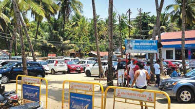 As footfall peaks, parking space not enough at Palolem