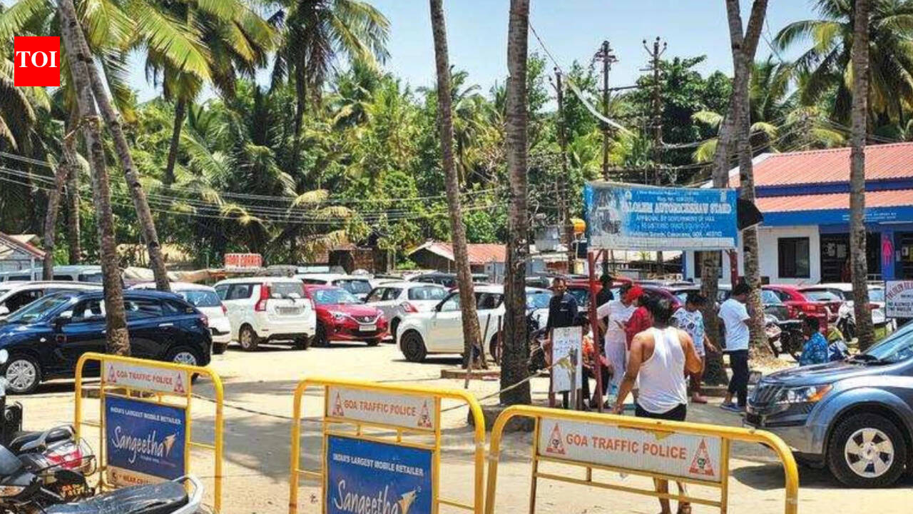 As footfall peaks, parking space not enough at Palolem