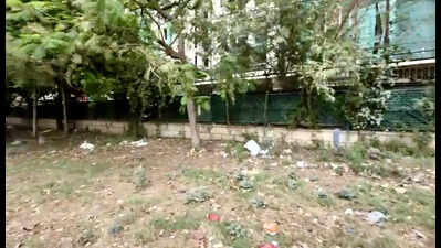 Xu to Pari Chowk, residents flag neglect of parks & footpaths