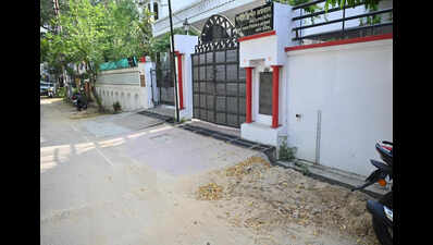 Gomti Nagar residents flag unrepaired service lane after PNG pipeline work