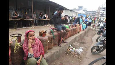 LPG crisis fuels PNG shift in GB Nagar, but commercial connections hit by NOC hurdles