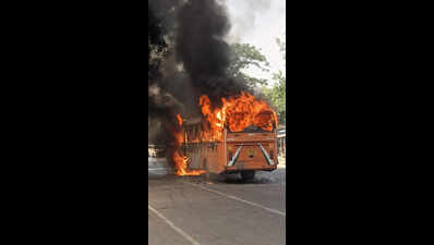 42 passengers escape narrowly after bus catches fire in Amethi