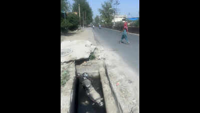 Bike falls into drain left open for a month in Gurgaon, 2 injured