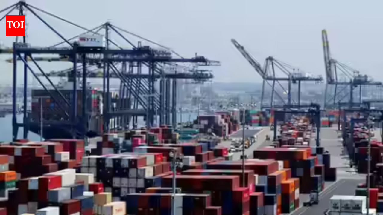 Conflict pushes freight charges for West Asia bound container cargo up 10 times