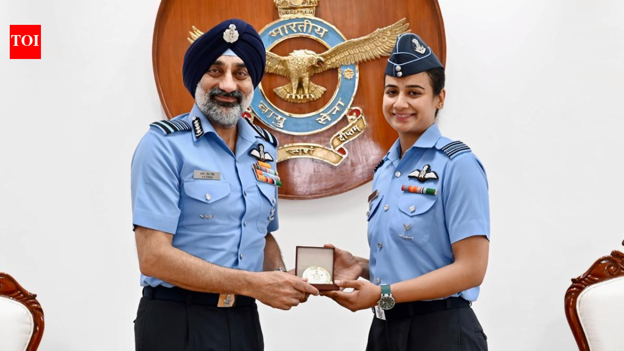 Sqn Ldr Saanya makes history, becomes IAF's first woman Cat-A qualified flying instructor
