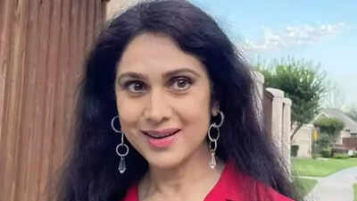 Meenakshi Seshadri blasts modern publicity and 'no-work' celebrity culture: They spread news by wearing clothes or not at all