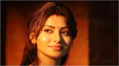  Urvashi Rautela reveals family's views amid de-glamming for 'Inspector Avinash 2
