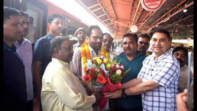 SP, Cong not accepting public mandate against them: Naqvi