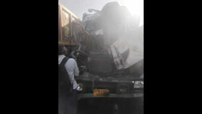Truck driver killed after collision on Delhi-Gurgaon Expressway