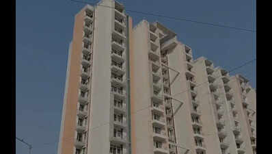 No glass on window opening, 4-year-old falls to death from 15th floor