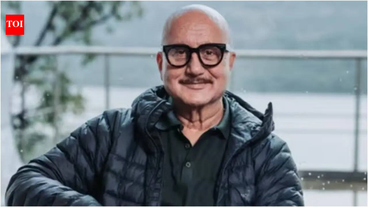 अनुपम खेर ने यश चोपड़ा और सुभाष घई की प्रसिद्ध पार्टियों का संदर्भ देते हुए विषाक्त ट्रोल संस्कृति की आलोचना की: ‘डर लगता है’