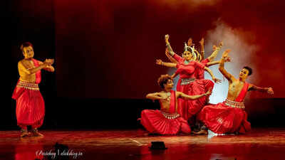 Kolkata honours Kelucharan Mahapatra through Odissi and legacy