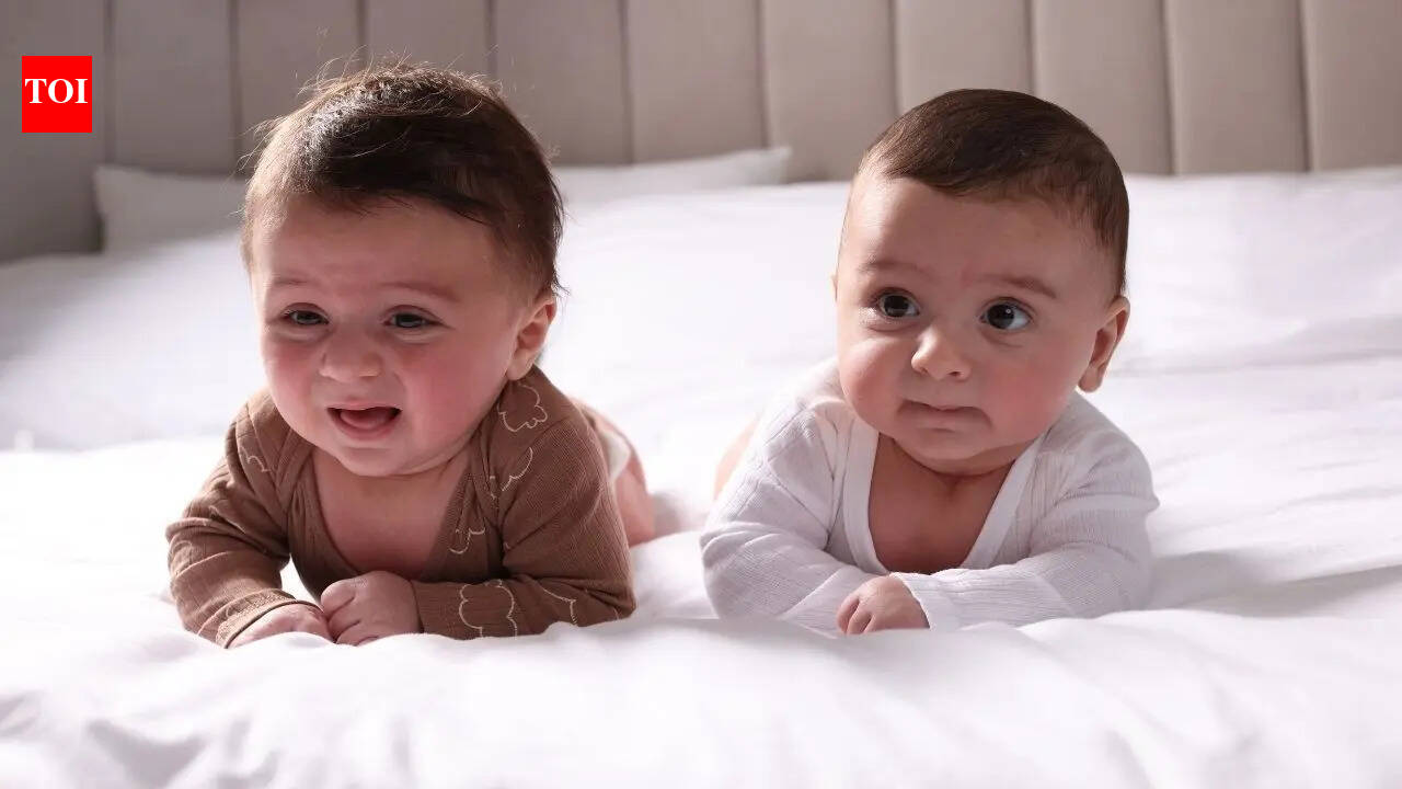 10 जुड़वां बच्चे लड़के और लड़की के नाम जो बहुत प्यारे हैं