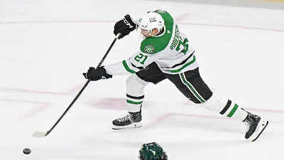 Toronto Maple Leafs forward Nick Robertson reportedly seeks offseason trade after inconsistent NHL role during NHL season