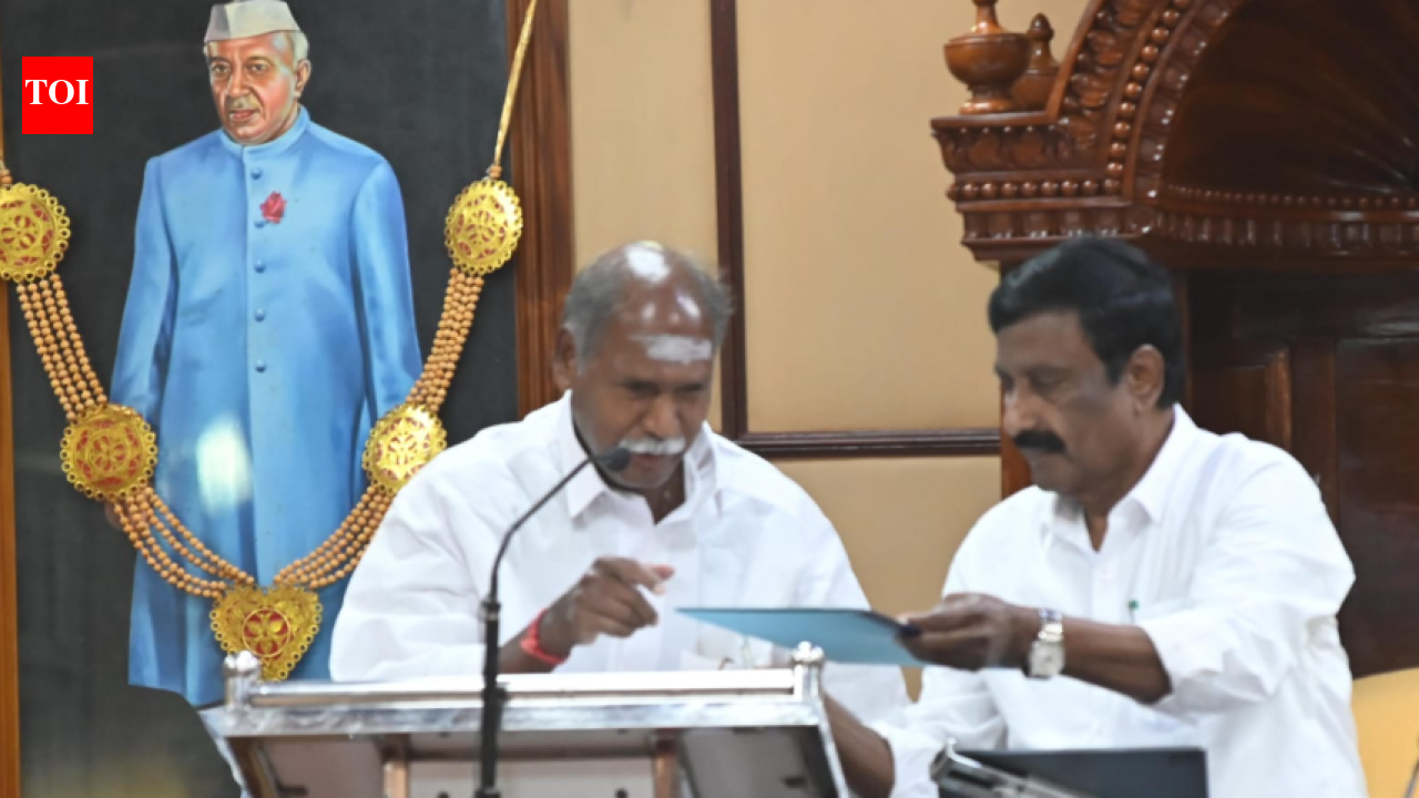 Newly elected Puducherry MLAs sworn in by pro-tem speaker
