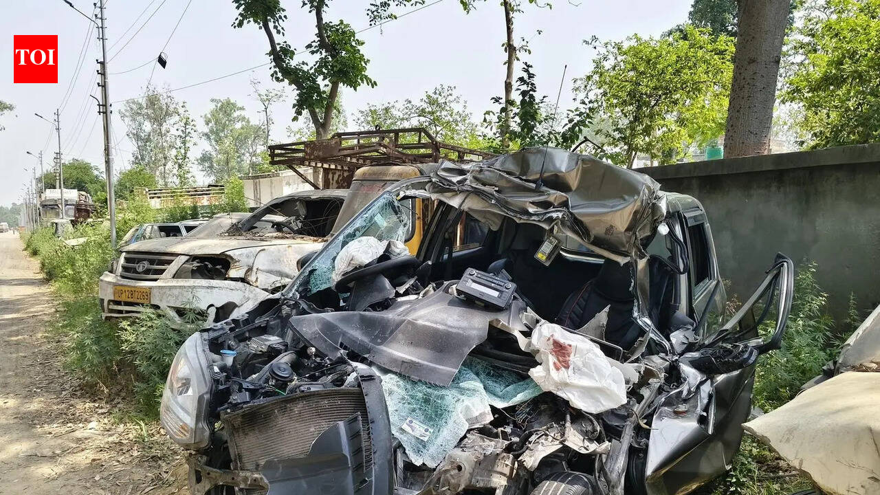 3 pals among 4 killed as car rams into truck in Amroha | Meerut News ...