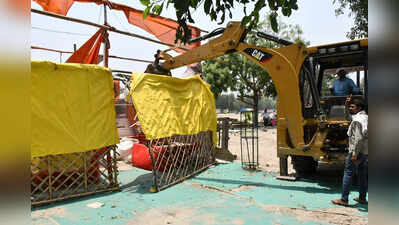 Joint teams remove encroachments from defence land | Prayagraj News ...