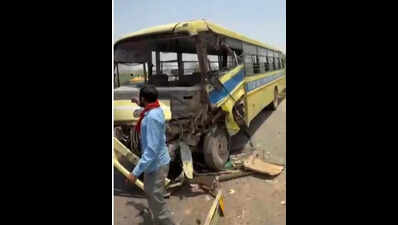 School bus hit by truck on Kanpur-Jhansi highway; Min stops convoy to help